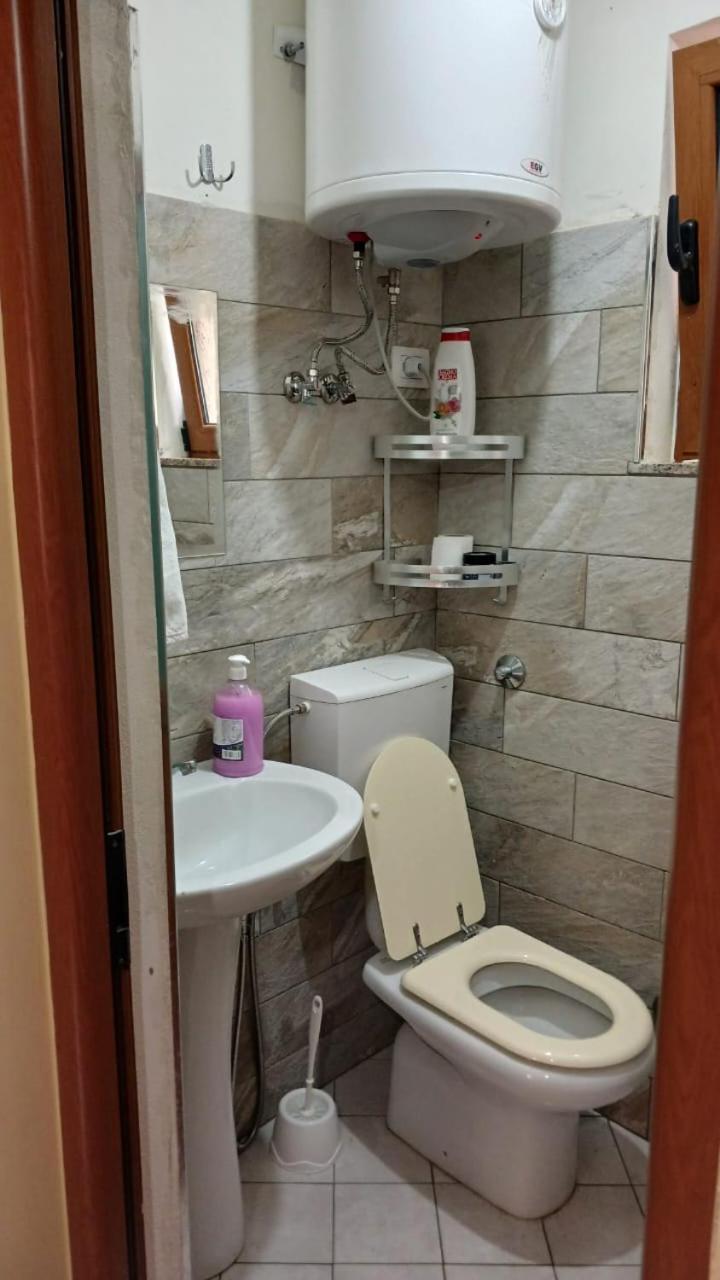 Guest House Shtepiza テス エクステリア 写真