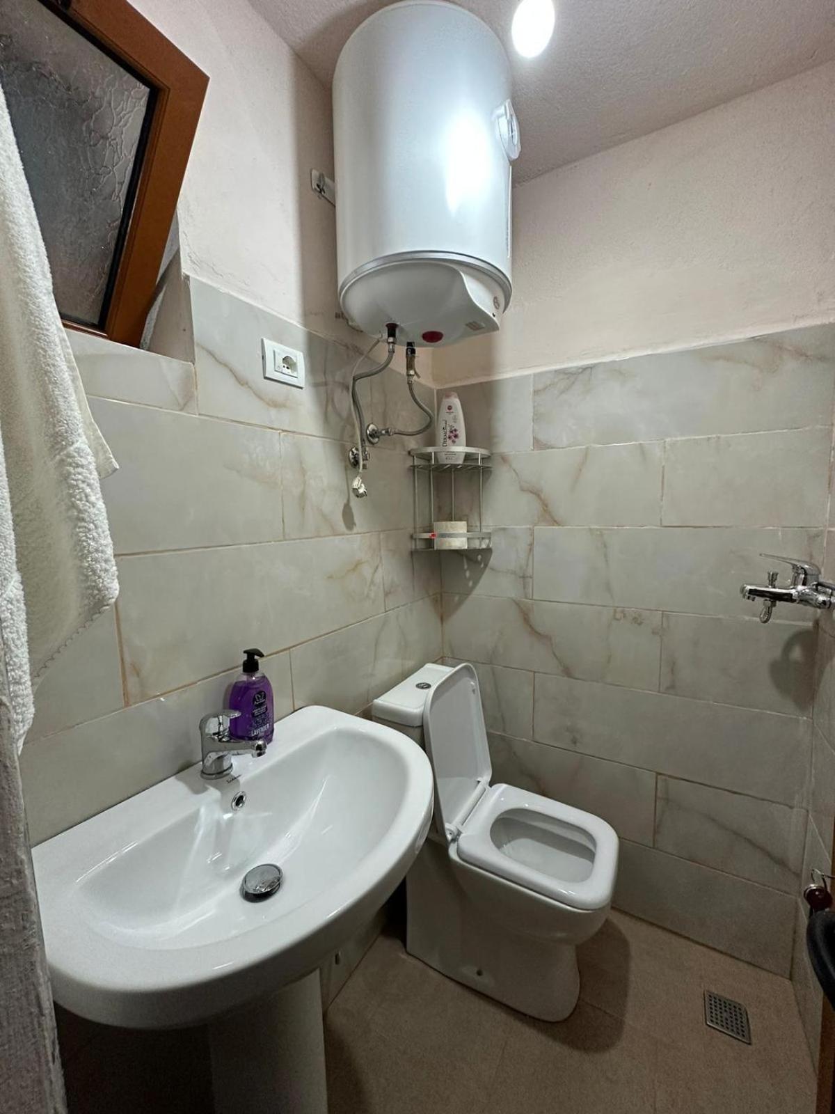 Guest House Shtepiza テス エクステリア 写真