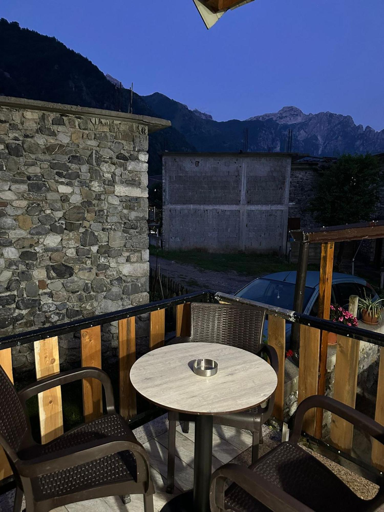 Guest House Shtepiza テス エクステリア 写真
