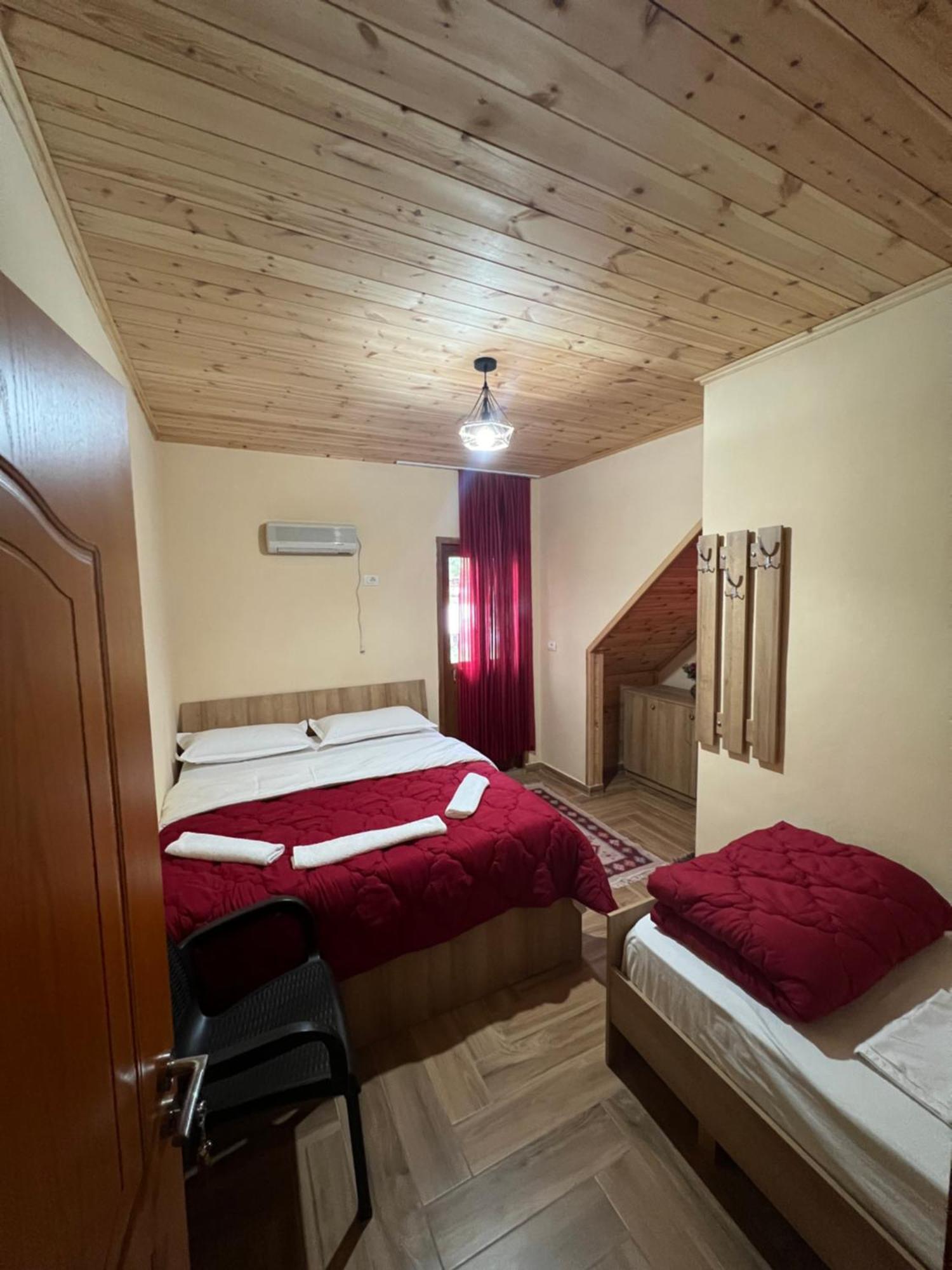 Guest House Shtepiza テス エクステリア 写真